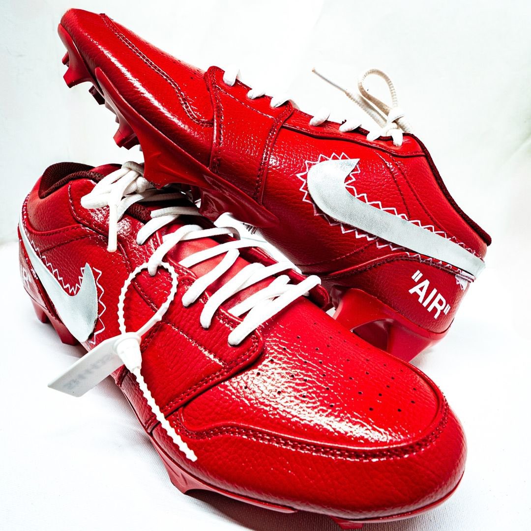 Red Off-White x Nike cleats cleats for Giants RB Eric Gray 🔴 <a href="/1ericgray/">ERIC GRAY</a> 

📷 <a href="/ChansCustoms/">Chans Customs</a>