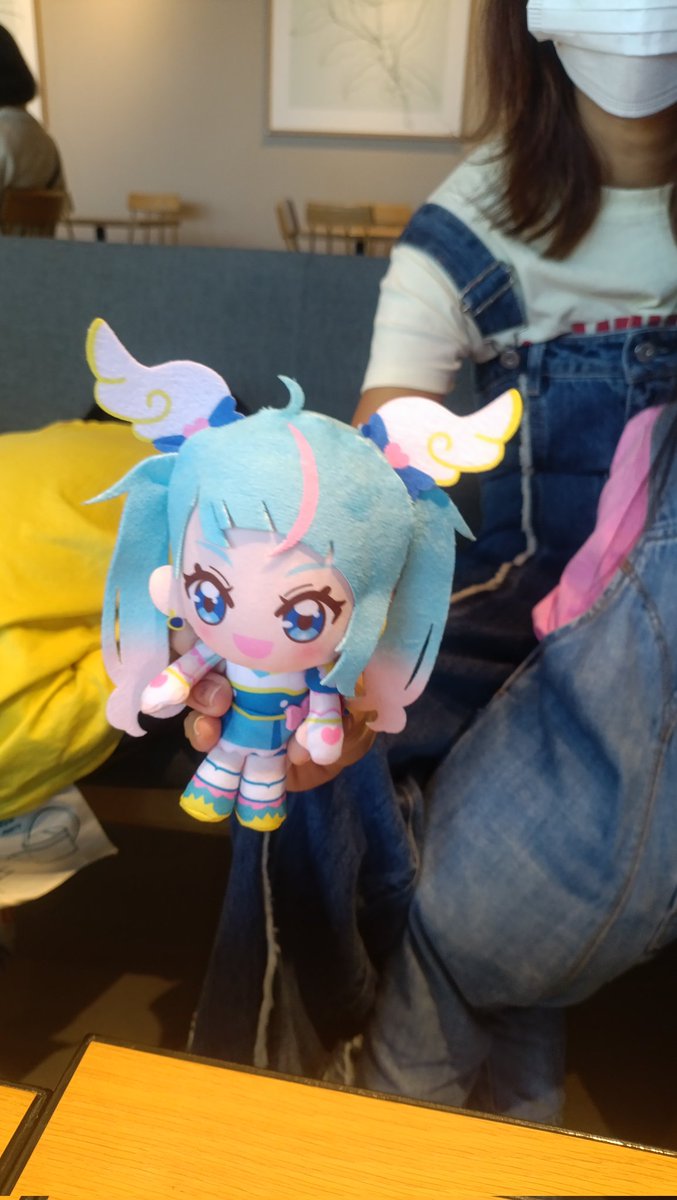 テンションあげあげで、取れた人形沢山見せてくれた！
嬉しすぎて何度も見せてくれた（笑）
無邪気で可愛すぎるやろー！
しかし、パパはUFOキャッチャー上手すぎる！僕は頑張って1000円札2枚使って取れたら良い方（笑）