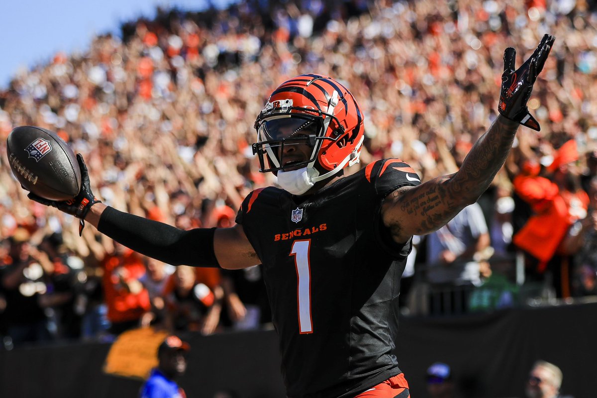 kstrats16's tweet photo. Bengals fall in OT 41-38 to the Ravens. 
📸: @imagnimages 
#Bengals #RavensFlock #WhoDey #NFL https://t.co/dQdC1CcYTY