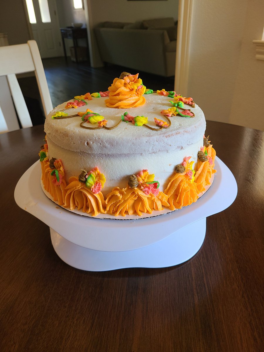 utacoachwags's tweet photo. Morgan was bored, "Mom can I bake something?" Yes, the answer is always yes #fallcake #daughterthatbakes https://t.co/0lF5CsJYtM