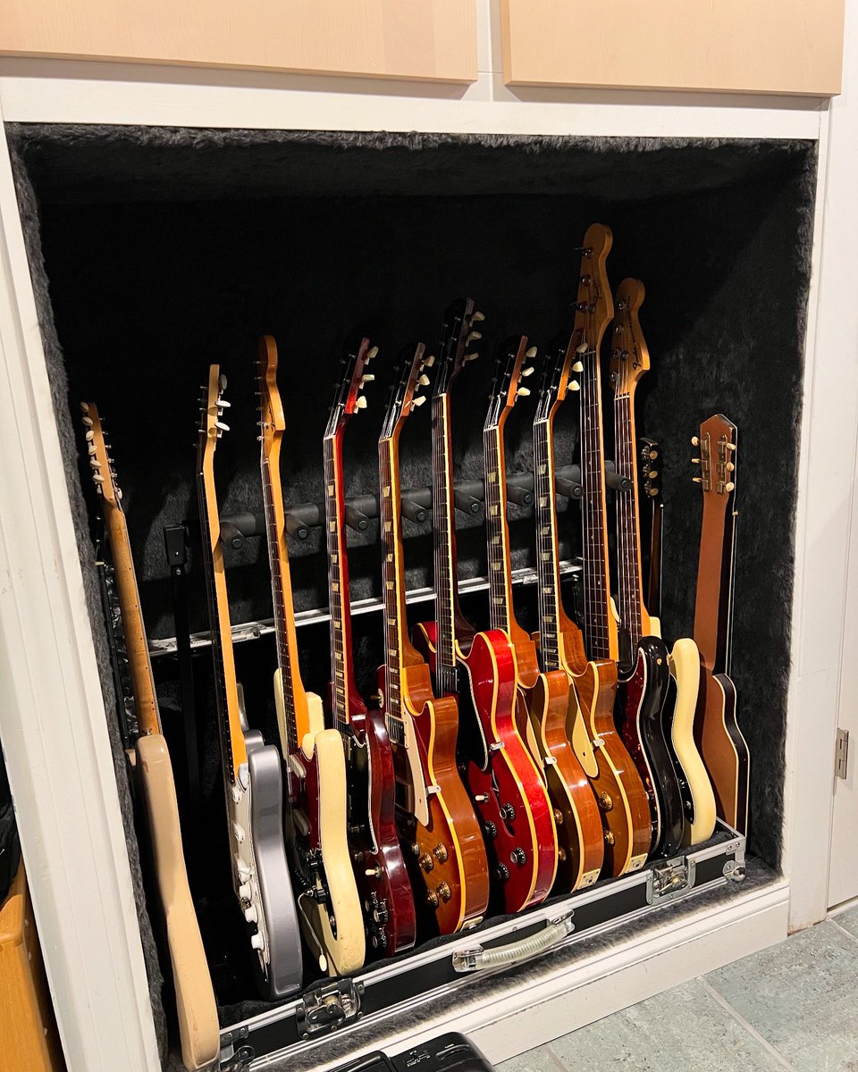 TomoJustFunky's tweet photo. Looking cool? My wife designed this guitar closet case! I am so lucky! 
I am so grateful! 

#guitarcase #guitarstand #guitarrack #tomofujita #gibson #lespaul #gibsonlespaul #precisionbass #musicmasterbass #fendermustang #prssilversky #es335 #gibsones335 #gibsonsg #sgstandard https://t.co/NalQlYOBGP