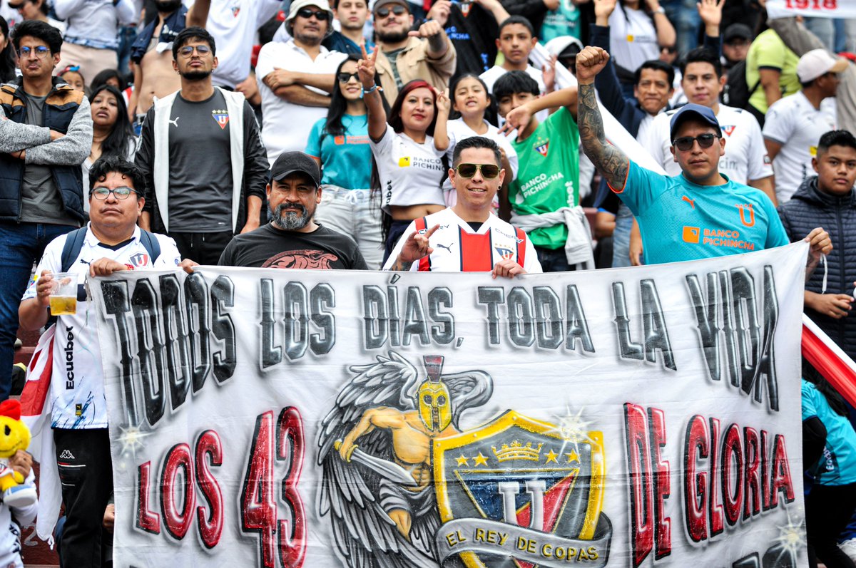 LDU_Oficial's tweet photo. ¡No te dejé! ¡Y ahora menos que te quiero más y más! 🙌
#Liguistas #TodosJUNTOS https://t.co/H953YTXG3L
