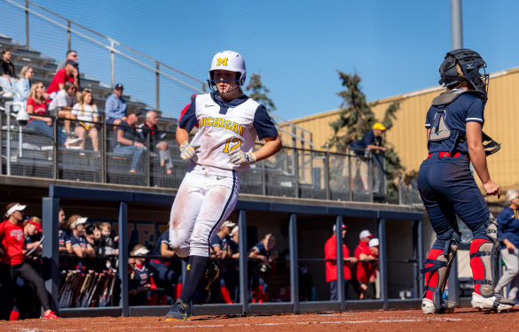 Always awesome seeing former Dawgs doing their thing at the next level!  Turns out <a href="/JennaOuellette_/">Jenna Ouellette</a> is pretty good at softball too.. Making Chelsea VB (and everybody else) proud!!  💪🏼🐶🏐 <a href="/ChelseaBulldogs/">Chelsea Athletics</a>