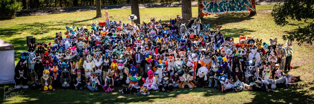 wpafw's tweet image. Needs more fursuits, I think 🤔

#wpafw