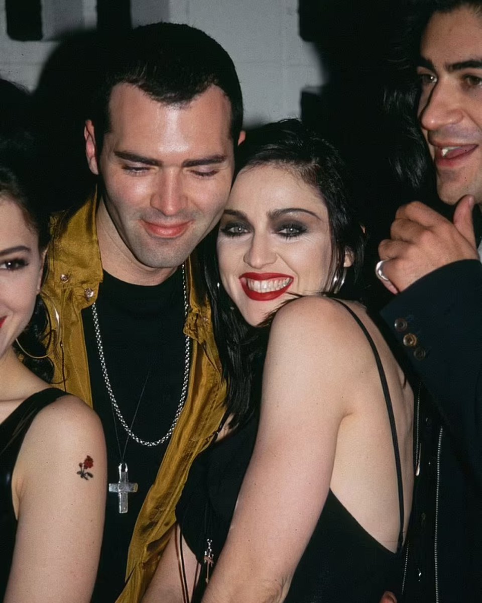 DiarioLibre's tweet photo. 🗿 | #CulturaDL| Relación entre Madonna y Christopher Ciccone marcada por altibajos
🔗https://t.co/AuwKoMajdJ
#DiarioLibre #Noticias #Ciccone #Thacker #Madonna https://t.co/4x3EPqLNJh