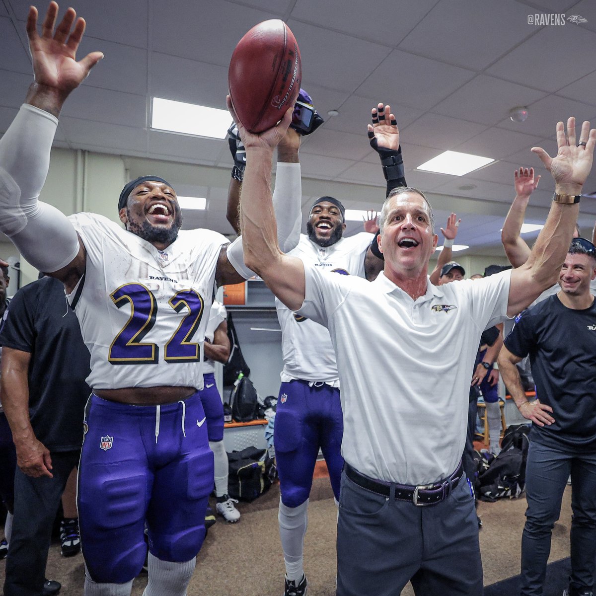 Ravens's tweet photo. HAPPY VICTORY MONDAY 🙌 https://t.co/3pKDZkbnKj