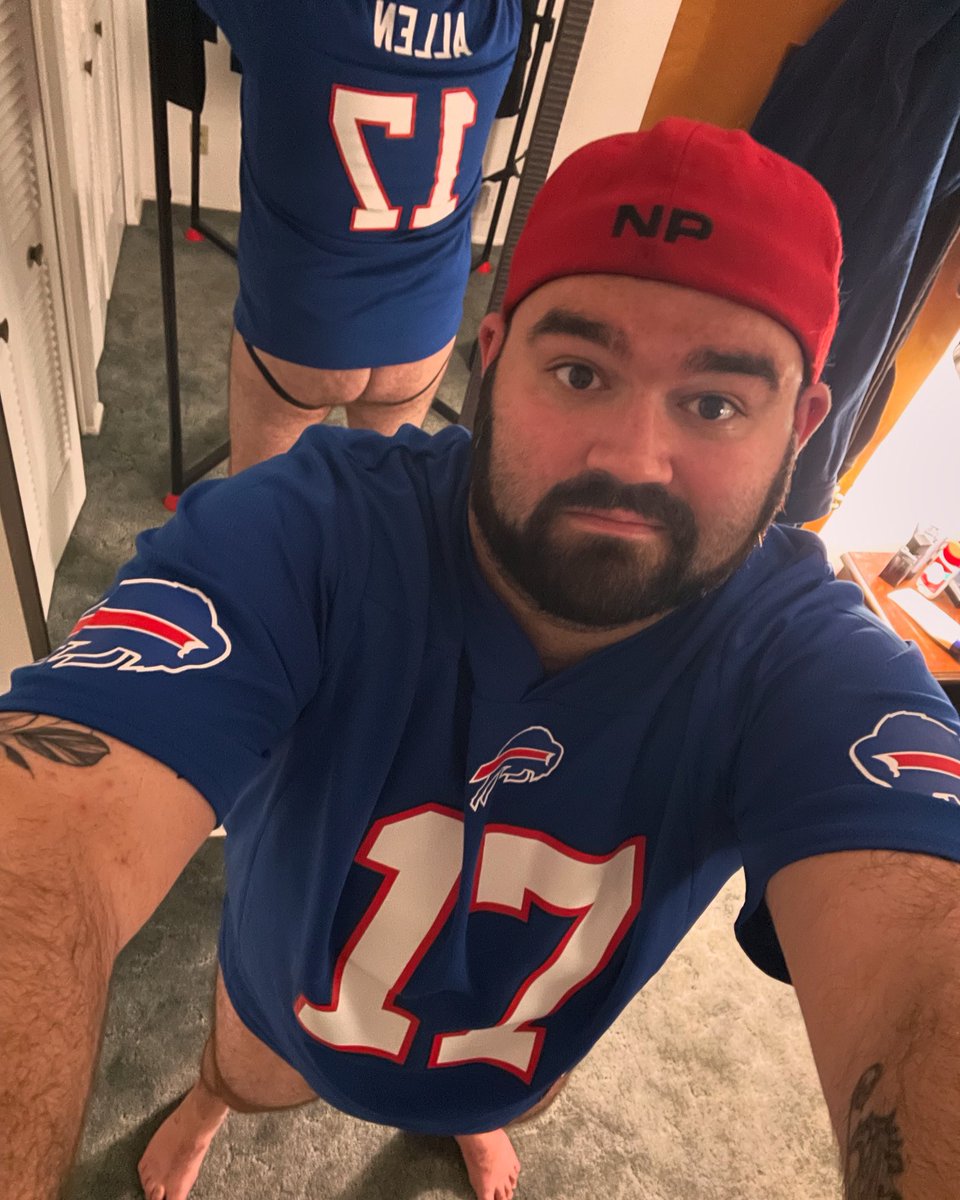 BellBears22's tweet photo. Put me in coach 🏈 #sundayfunday #bills #football #gaymer #nastypig #hairybear #herefortheplot https://t.co/evjGK2sQE3