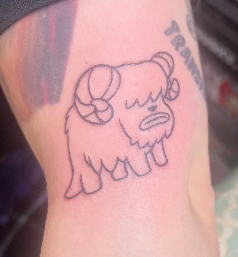 JamieCinematics's tweet image. Surprising absolutely no one, I got my sixth Star Wars tattoo at #LACC. What should I name him?