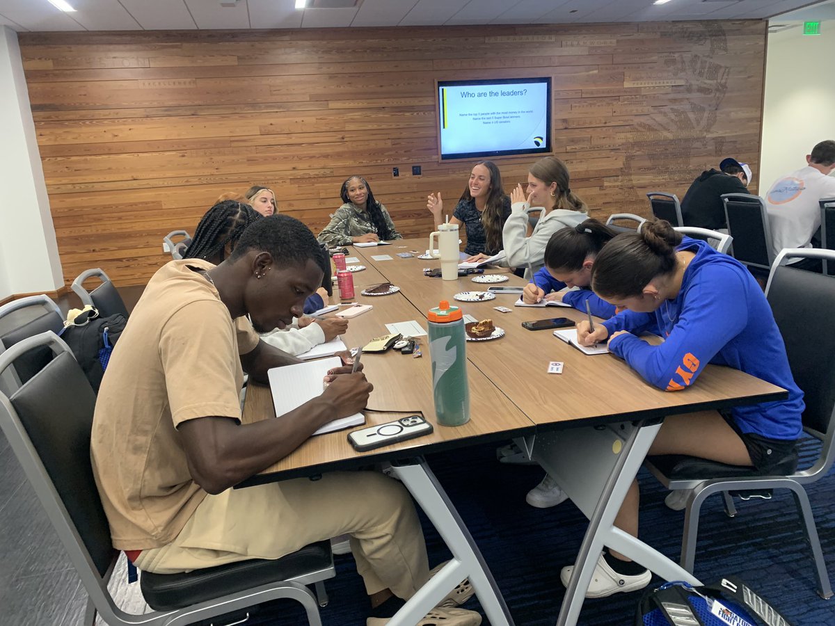GatorsExp's tweet photo. Servant Leadership = Sacrifice
Session 3 of GatorsLead Teams made participants think about what their motivation is to remain a servant leader amongst their teammates.
#GatorsLead π https://t.co/os56Zdk6PW