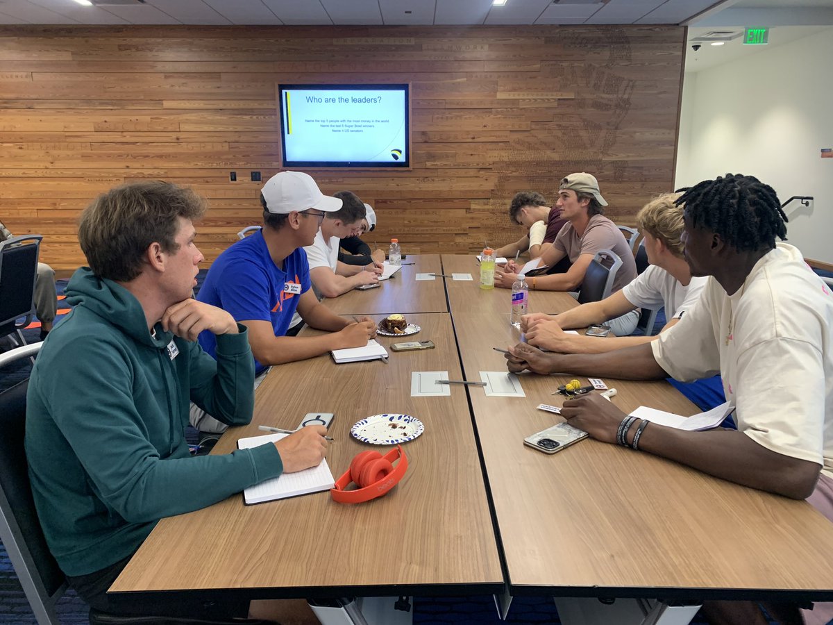 GatorsExp's tweet photo. Servant Leadership = Sacrifice
Session 3 of GatorsLead Teams made participants think about what their motivation is to remain a servant leader amongst their teammates.
#GatorsLead π https://t.co/os56Zdk6PW