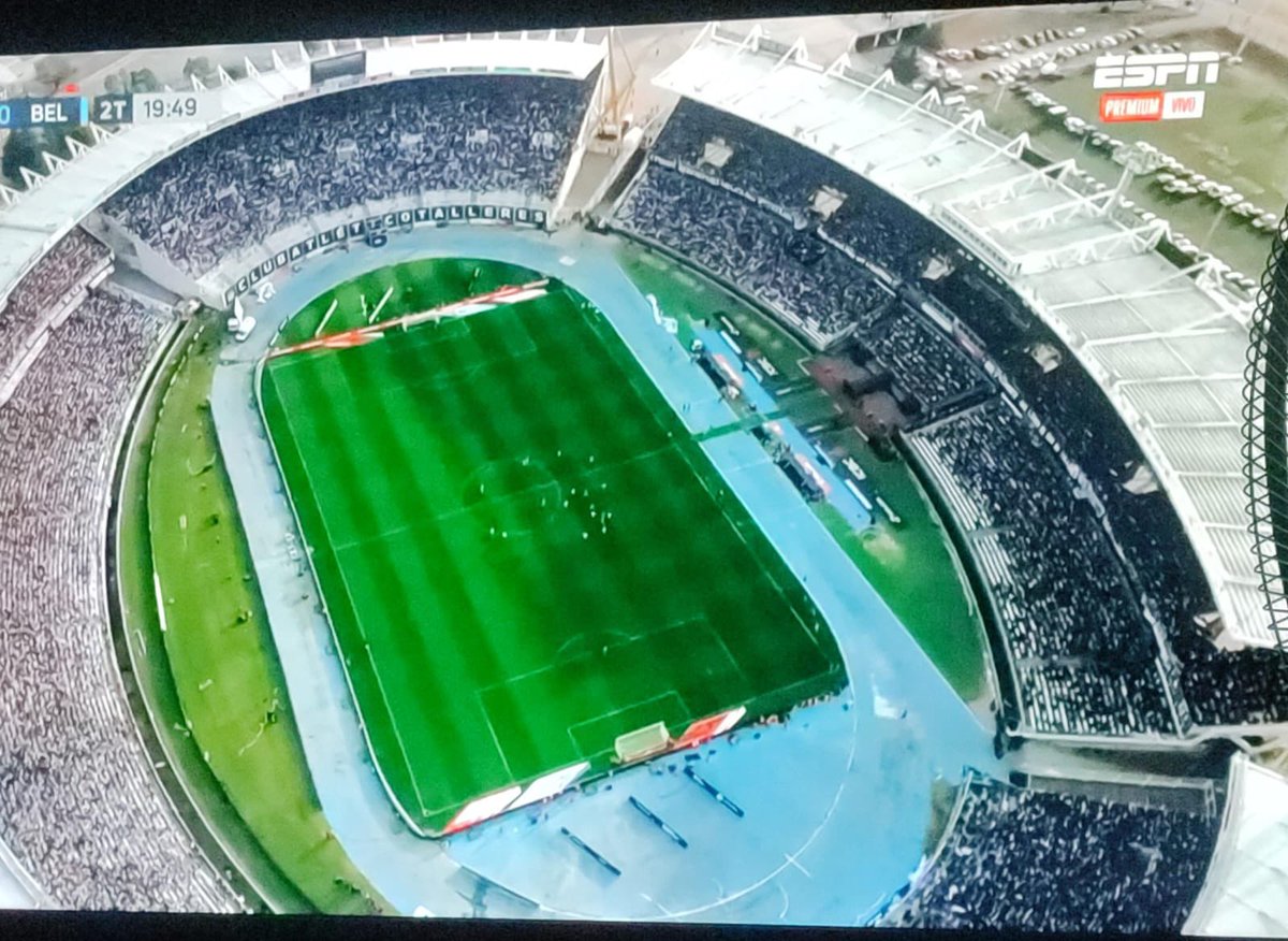 Cómo hacen estos tipos para regalar 20 mil entradas y ni así llenarlo ? Posta pregunto.