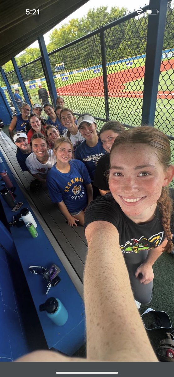 seckmansoftball's tweet photo. Tomorrow is Senior Night for: 
@kendall_altman @aubriebaur @Audrey__Davis07 @DempseyAedin @grace_harvell @MckennaIlko @claireknoll_ @emmamaness_ 

Come support these eight amazing young ladies at 4:15 p.m. vs. Farmington.

@JaguarAthletics @SeckmanHigh @CheapSeatsPhoto https://t.co/QcFGlP4nSA