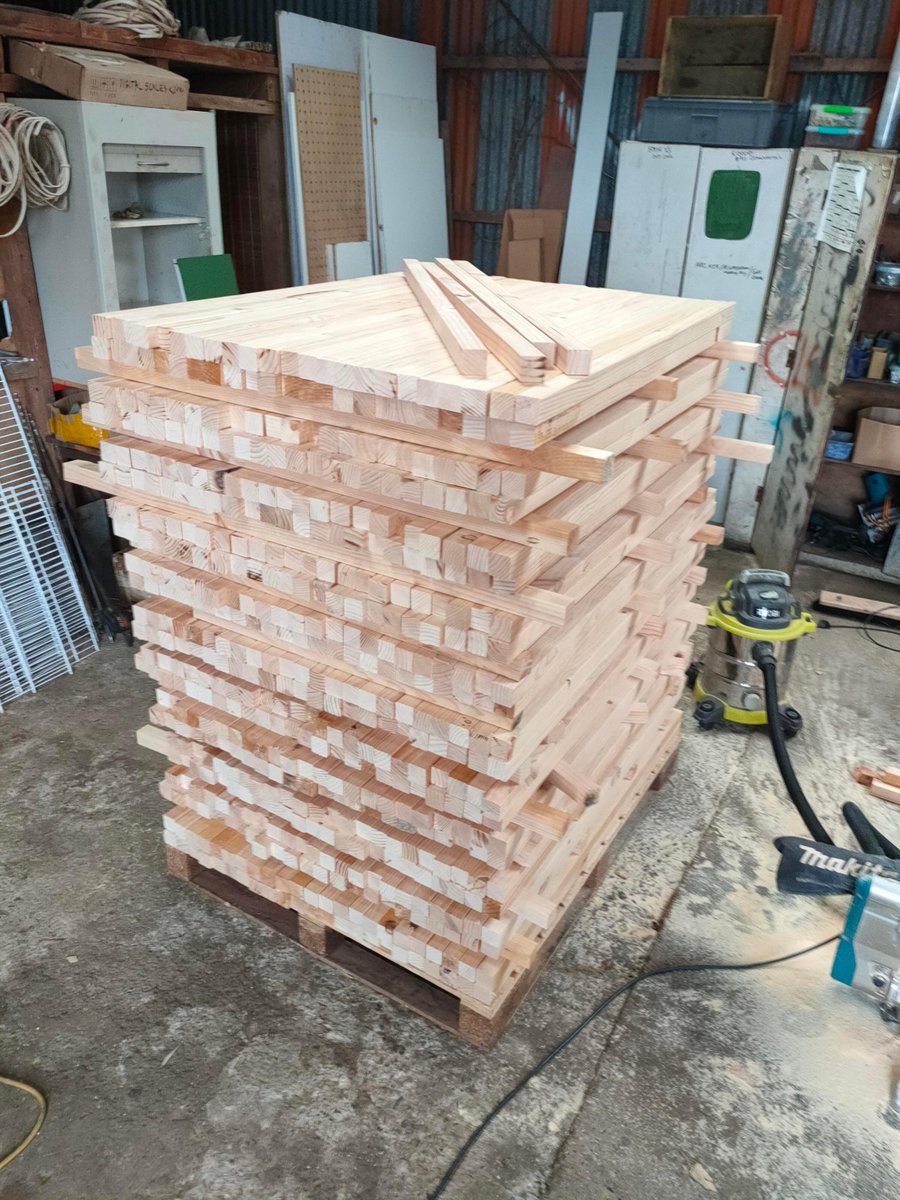 Stack of raw material ready to go into the workshop. Easy to store and then cut to 1220-1230. Gauging from our supplier is real nice. Most are 40.1 +- 0.1mm

#madewithgridkit #gridbeam #modular #diy #furnituredesign #circulareconomy #madeinnz