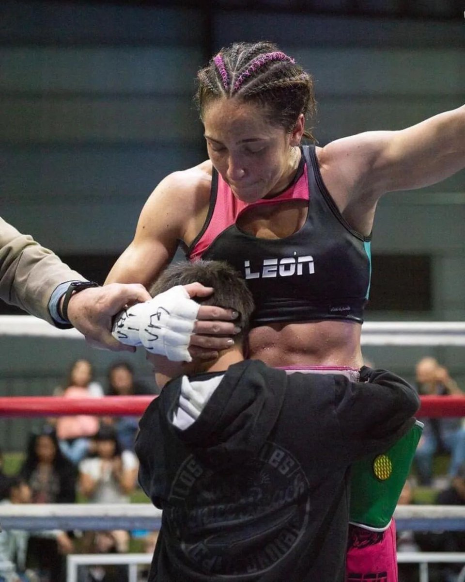 CAHuracan's tweet photo. #Huracán 🎈 #Boxeo

¡La Cordo campeona! 🏆

🥊 La púgil del Globo, Florencia Juárez, venció por fallo unánime a Marianela Ramírez y se llevó el "Título Sudamericano" en la Categoría Gallo, en el polideportivo Braian Toledo de Los Polvorines

🤜 Agustín Chaker venció por puntos a Federico Álvarez a 4 rounds en la Categoría Welter y Giuliano Canonigo empató con Gustavo Gatti a 4 rounds en la Categoría Superligero