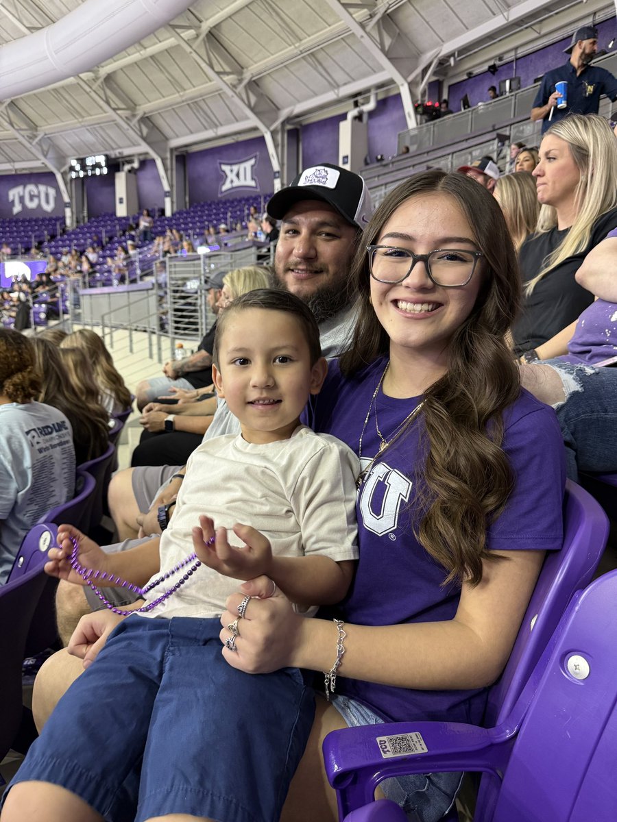 Ms_perezz's tweet photo. From her very first 🏐 season ever @Lady_Bobcats to having family outing to watch a sport we have learned to love because of her! Watching her grow as both an athlete and a teammate has been a joy. @MacArthurVB #gofrogs #TCU https://t.co/sDdM4NDs8w