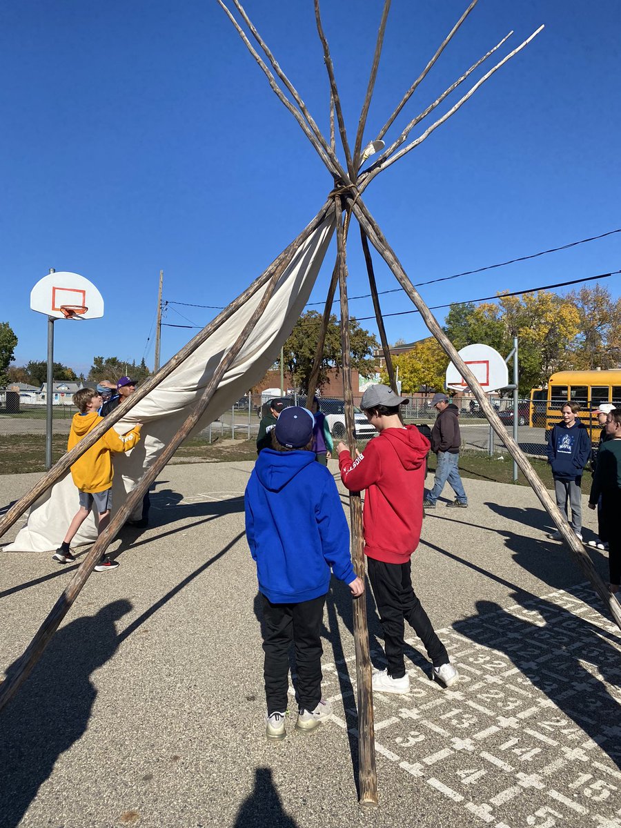 Thank you to our Knowledge Keeper Lyndon Linklater for the day you spent singing and telling rich and meaningful stories to our students. We are so grateful.