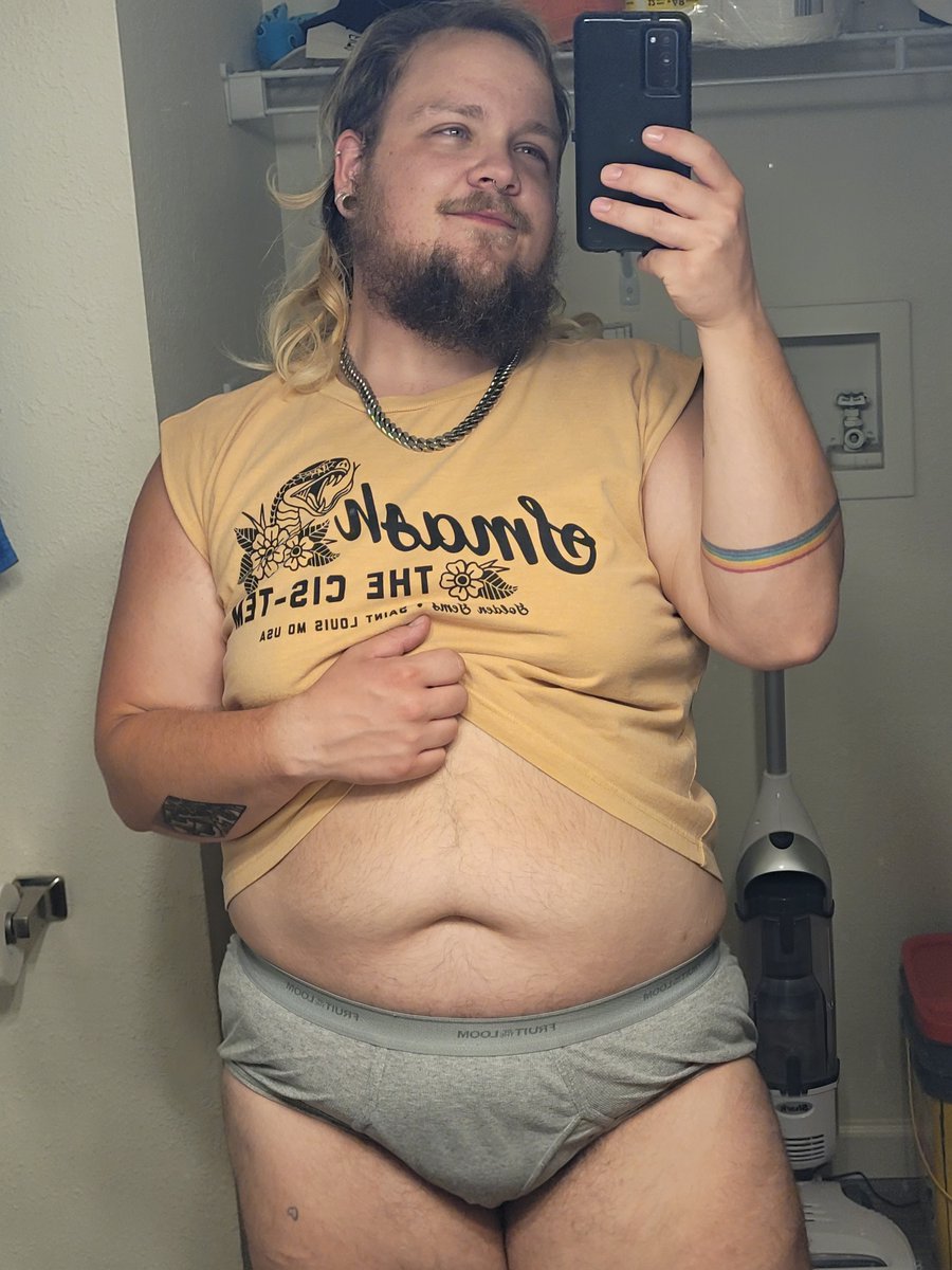 goodboyzeus's tweet photo. Radio silence has been better for me recently, I've been having a weird time with sex and my self image, especially as I share it online 

Thanks yall for bearing with me, the support is always appreciated 💙 in the mean time I'm still open to commissions, much love ✌️ https://t.co/fsXgQUrX29