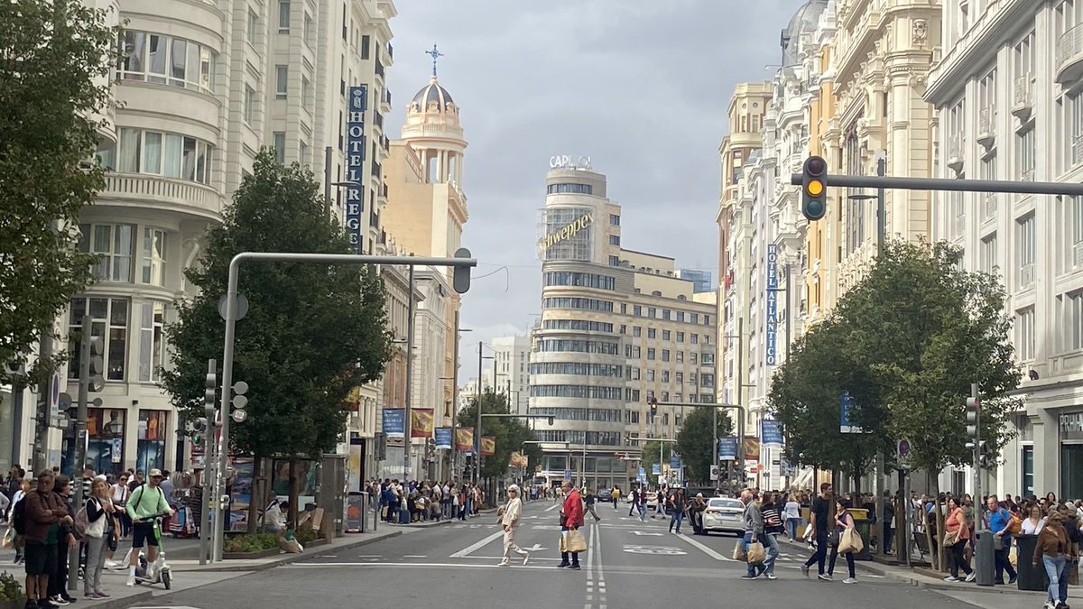 ecruzlibro's tweet photo. Gran vía. Madrid https://t.co/K41bq3VyMX