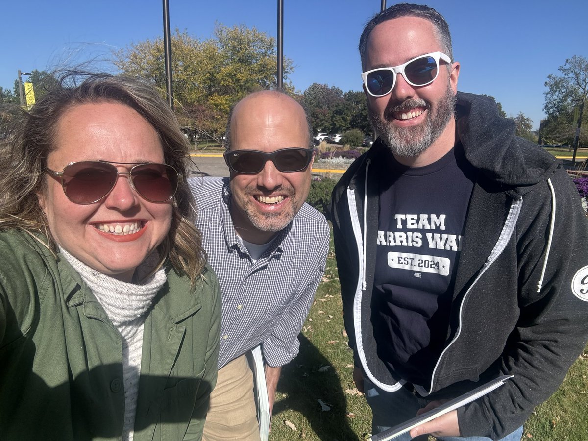 emmagreenman's tweet image. I was lucky to spend this gorgeous fall Sunday talking to voters in St. Peter and at Gustavus about re-electing my #mnleg colleague Jeff Brand, and our @MinnesotaDFL majority to protect our freedoms, strengthen democracy and unrig the economy so it works for working people.
