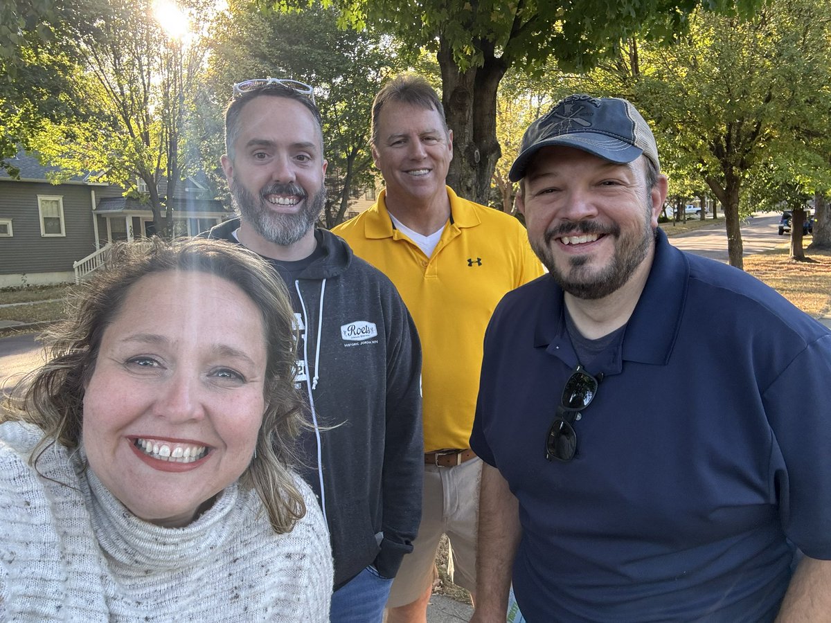emmagreenman's tweet image. I was lucky to spend this gorgeous fall Sunday talking to voters in St. Peter and at Gustavus about re-electing my #mnleg colleague Jeff Brand, and our @MinnesotaDFL majority to protect our freedoms, strengthen democracy and unrig the economy so it works for working people.