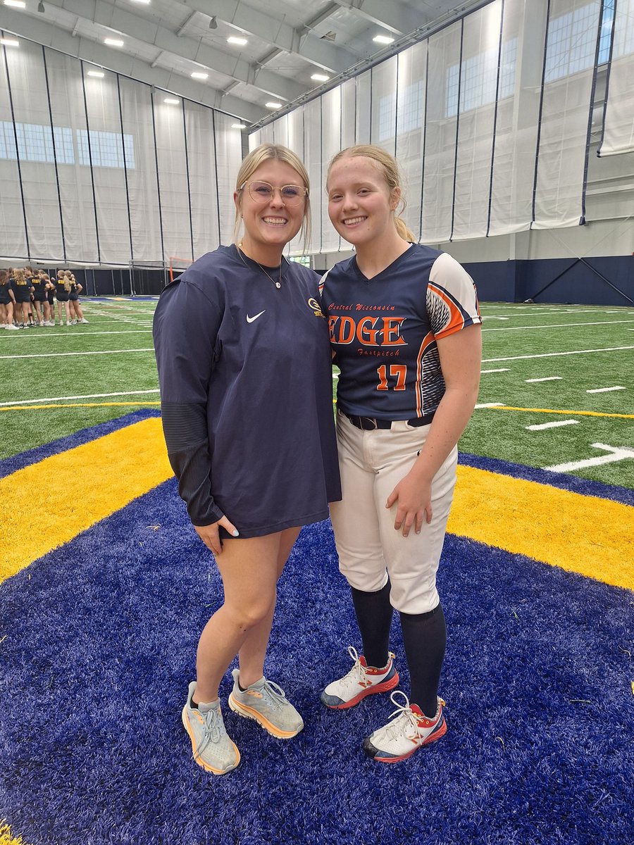 abodner17's tweet photo. Last weekend I had the amazing opportunity to visit @UWECSoftball! Thank you @BlugoldCoachH and @place_abbey72 for the amazing opportunity to play in the new facility and learn so much about the mental and physical aspects of the game! https://t.co/XUkVpDQs3i