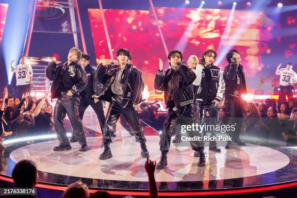 staysday6's tweet photo. SKZ ARE SO COOL https://t.co/U62ftVY6Au