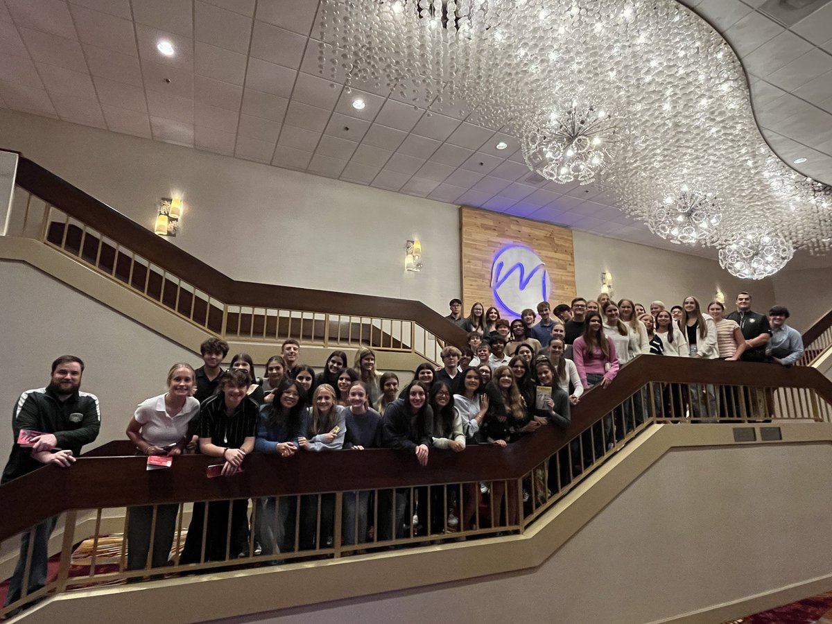 ViatorMisterP's tweet photo. When, in the course of human events, it becomes necessary to cap off Homecoming weekend with an educational field trip, Mr. Witek’s US history students and a gaggle of #QuerbesScholars go to see 1776 at the @MarriottTheatre. Great show! #Independency https://t.co/t3kAorma7J