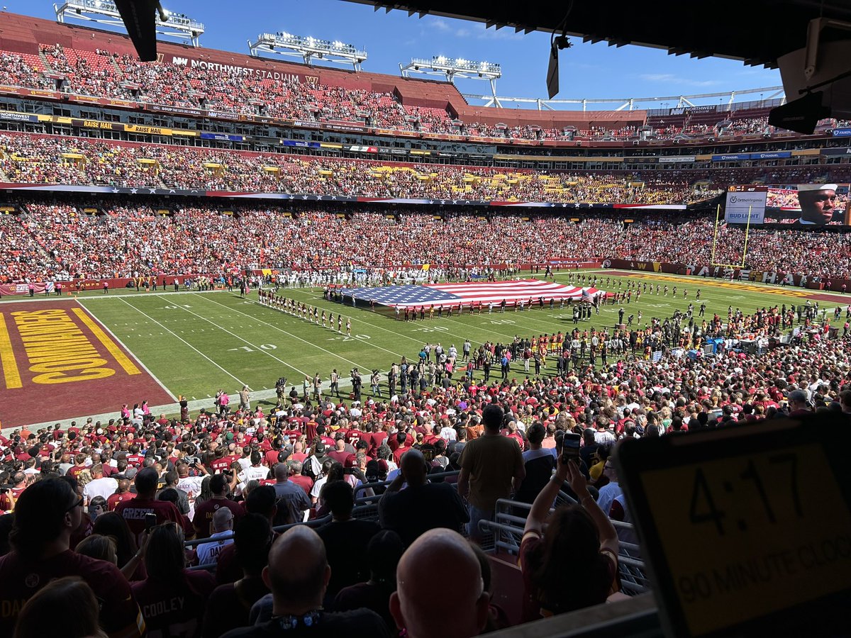 LinacreMedia's tweet image. What an atmosphere, what a day. Go Crazy #DMV — Commanders are 4-1 and a lot of fun‼️

#CLEvsWAS 

#RaiseHail #Announcer #NFL #LinacreMediaEvents 🎙️🔥🏈🇺🇸