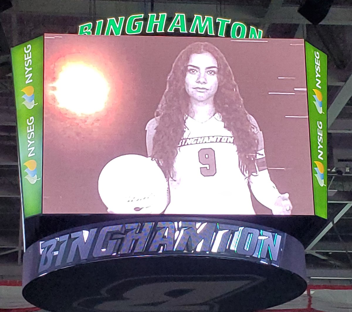BingMW22's tweet image. #TeamWinston supporting this @Binghamton_VB team defeating the Bryant Bulldogs this afternoon.  #ClawsOut #GoBearcats