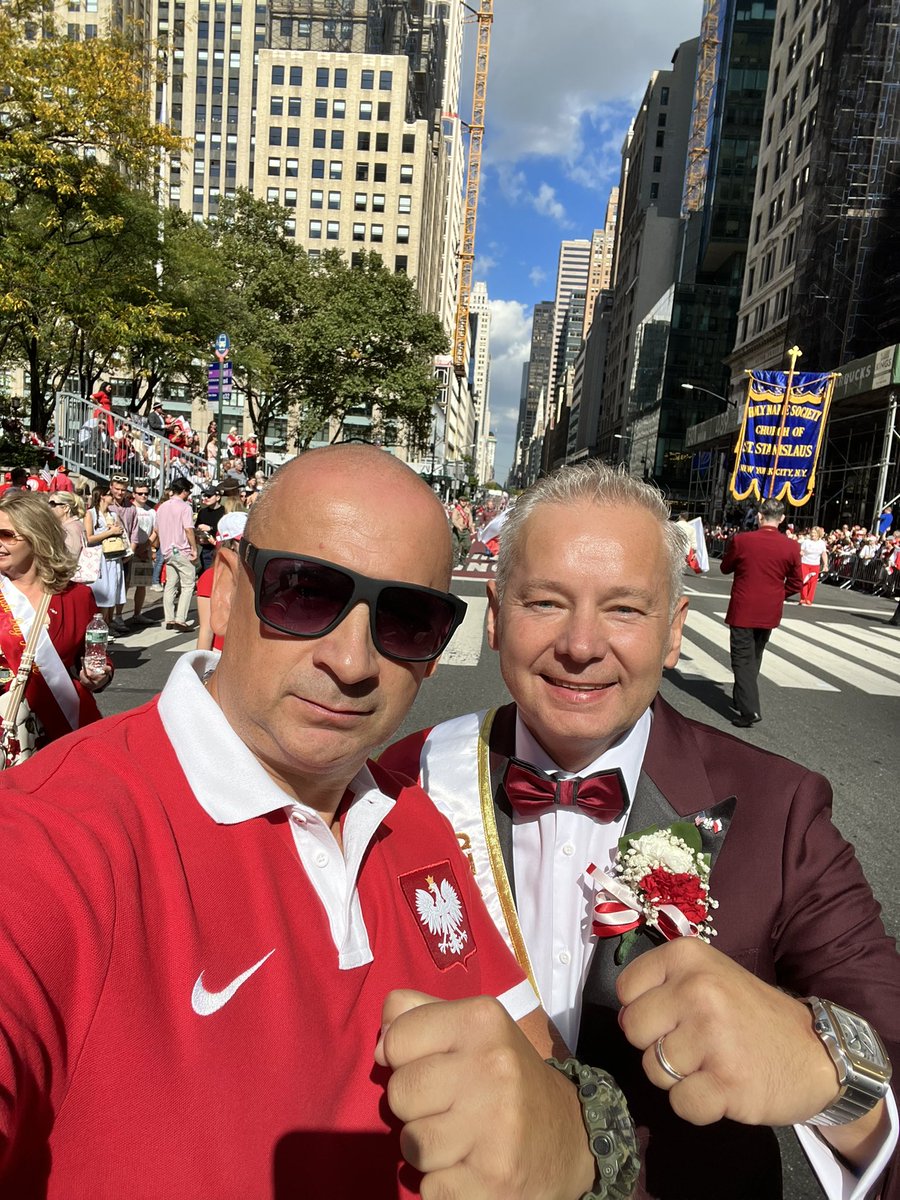 PolishCuisine's tweet photo. The 87th annual Pulaski Day Parade in NYC- what a beautiful day to remember & what a day to truly be Polish π΅π±π #ParadaPulaskiego #PulaskiDayParade #PolishParade #PolishHeritage #Manhattan #NYC #PolishAmericanHeritageMonth #NewYork #BialoCzerwoni π΅π±πΊπΈ https://t.co/XxEVygZOL1