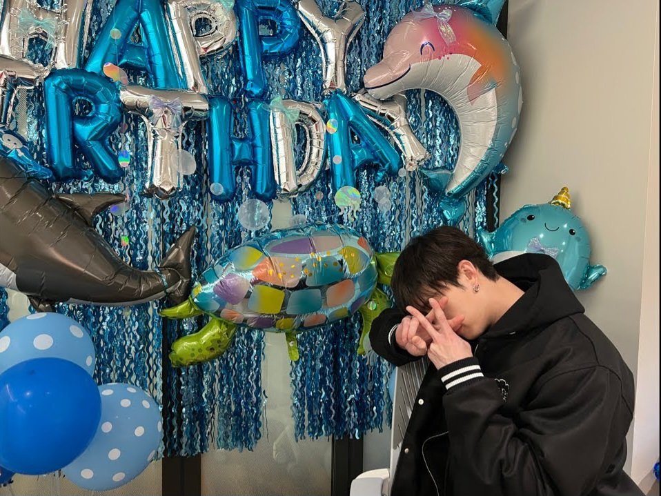 lettersfromchan's tweet image. english subs - 241003 chan birthday live 🐺🎂
📹: 720p
🕐: 4h 12m 
🔗: m.youtube.com/watch?v=T2Ym8h…