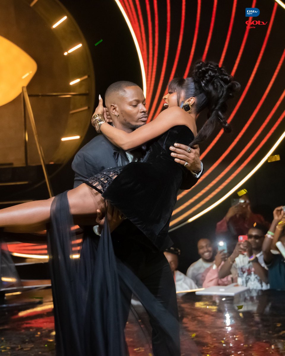 TWEETORACLE's tweet photo. Kelly Rae and Kassia — A short #BBNaija worth N100M

It's the way He scooped her up, gathered her in his arms and swept her off her feet for me https://t.co/h363d99LNt