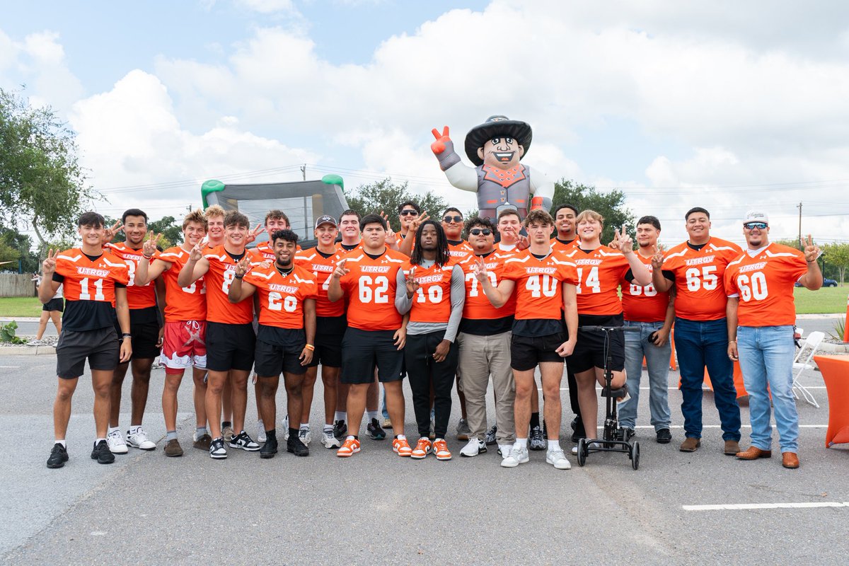 GoUTRGV's tweet photo. Football at Fútbol ✅🙌
Thank you to the RGV for showing out!
#UTRGV #RallyTheValley https://t.co/gXwctqEdpQ