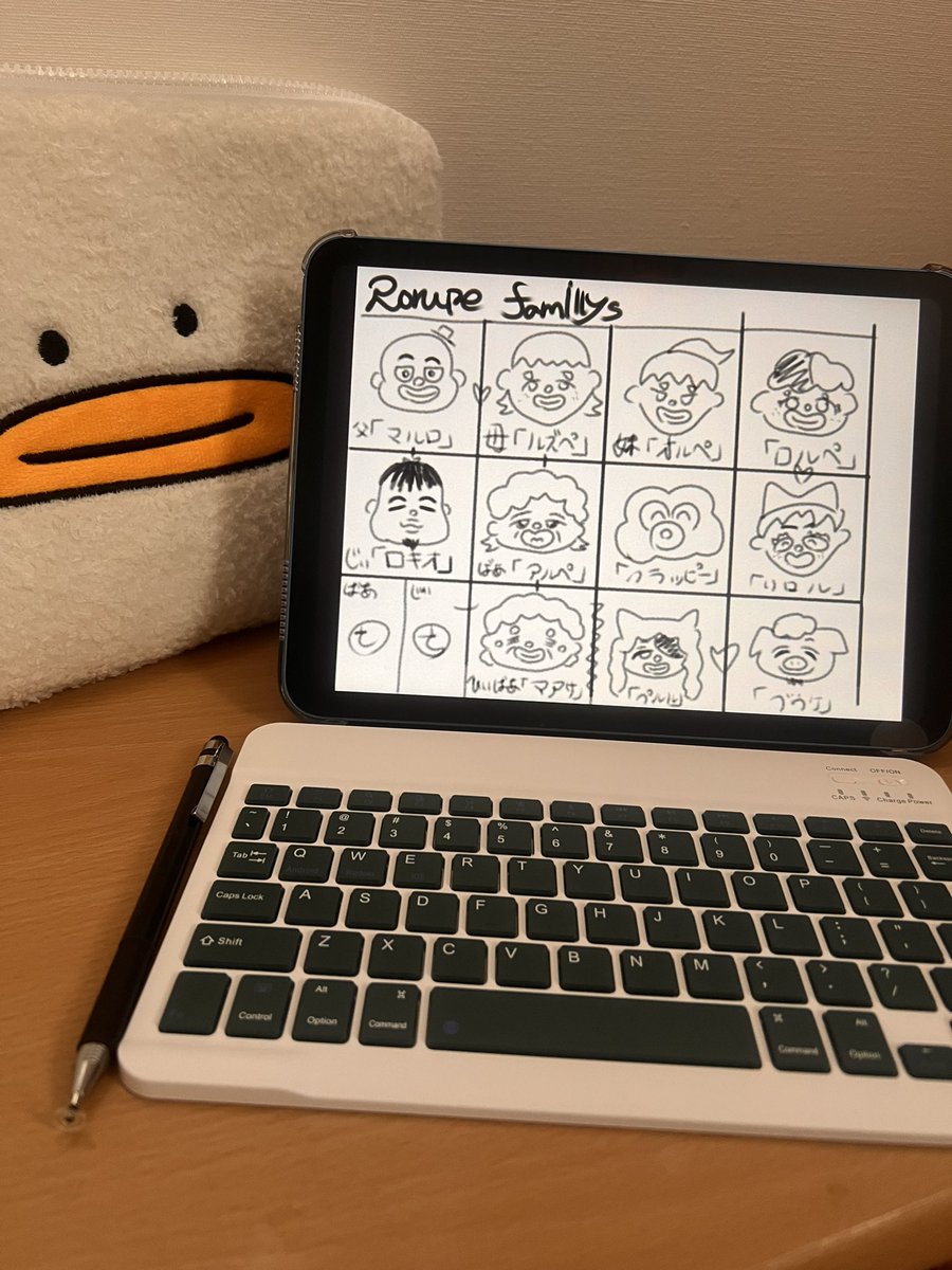 Chiharumaru20's tweet photo. おはようございます☀️
昨日はSHEINで購入したキーボードを使って登場人物の経歴や性格を打ち出してました…😵‍💫
今日も一日ロルペ物語シリーズ制作に専念したいと思います！😊

 #Rorupe  #イラスト https://t.co/Bb4uZsXeJK