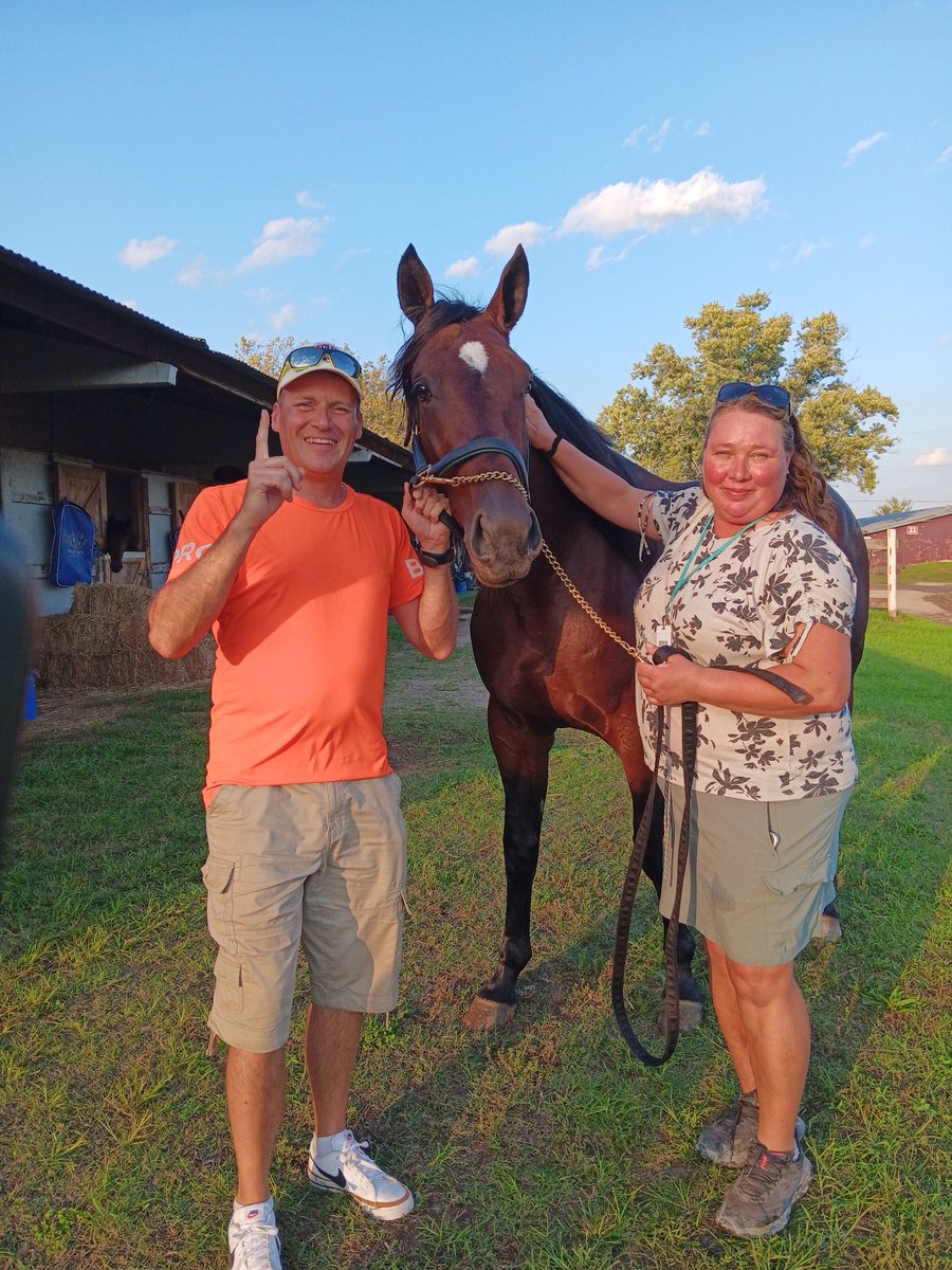 TappiHoikka's tweet image. SIG SAUER voittaa Kentucky Futurityn @RedMileHarness ! Valmentaja Noel Daley. Hoitaja Sonja Booth🇫🇮! #trav #ravit #harnessracing #kentuckyfuturity #redmile 🇺🇸