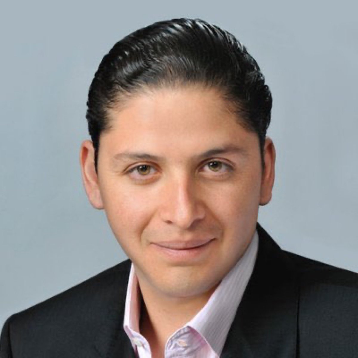 EduardoOrtegaS's tweet photo. El que fuera cordinador de campaña de la hoy presidente @Claudiashein en nuestra entidad federativa  @jhonjardines  a partir de mañana será oficialmente presentado como Delegado del Bienestar en #Durango. Esto refrenda la confianza que le otorgaron al durante el proceso electoral y lo apuntala como hombre fuerte del @GobiernoMX