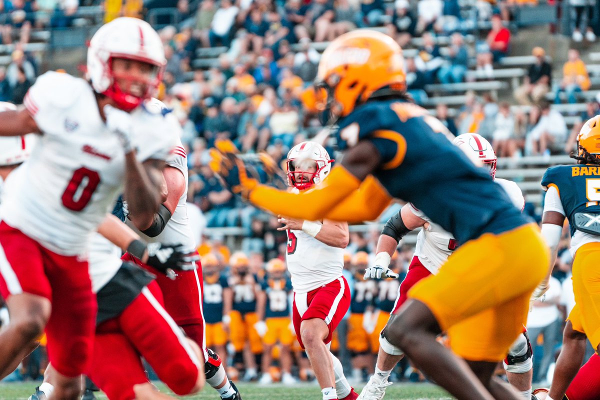 shotbyhahn's tweet photo. some of my favorite shots from yesterday’s @MiamiOHFootball vs @ToledoFB matchup https://t.co/UsJhvXSaWy