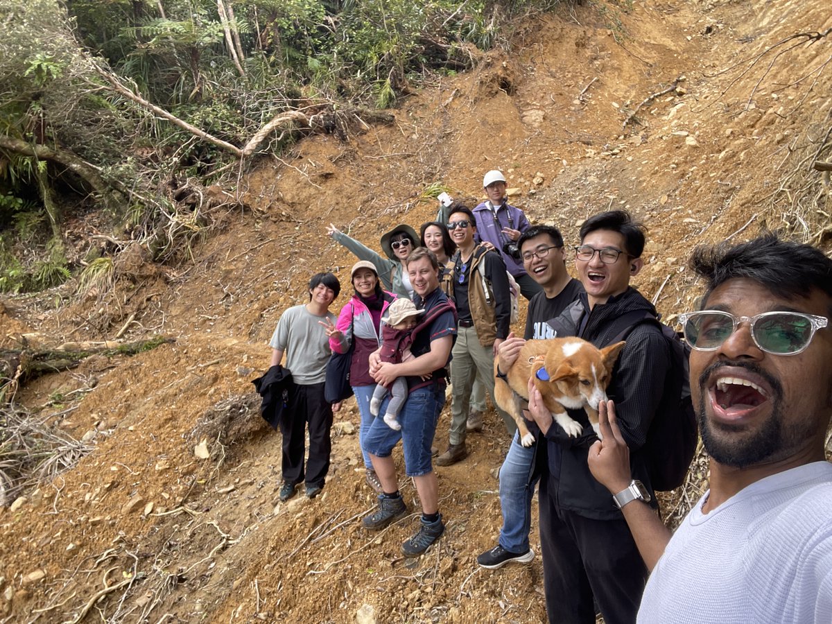 EmpathicCompLab's tweet image. 🌟 Empathic Computing Lab had a memorable weekend trip to Coromandel! 🏖️🚣‍♂️🌄 

Enjoyed stunning views, fun activities, and great team bonding moments. Check out our highlights! 📸✨

#LabLife #Coromandel #WeekendTrip #EmpathicComputingLab
