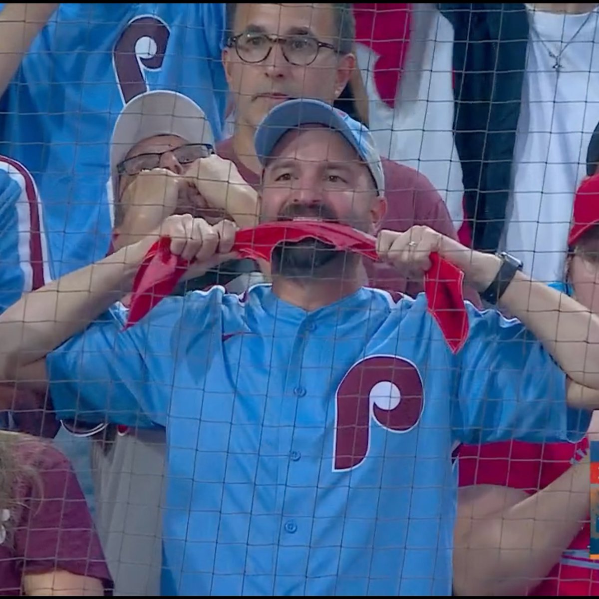 JeffMcDev's tweet image. everything's been going right since they showed this guy chewing on a towel.

thank you towel eater.