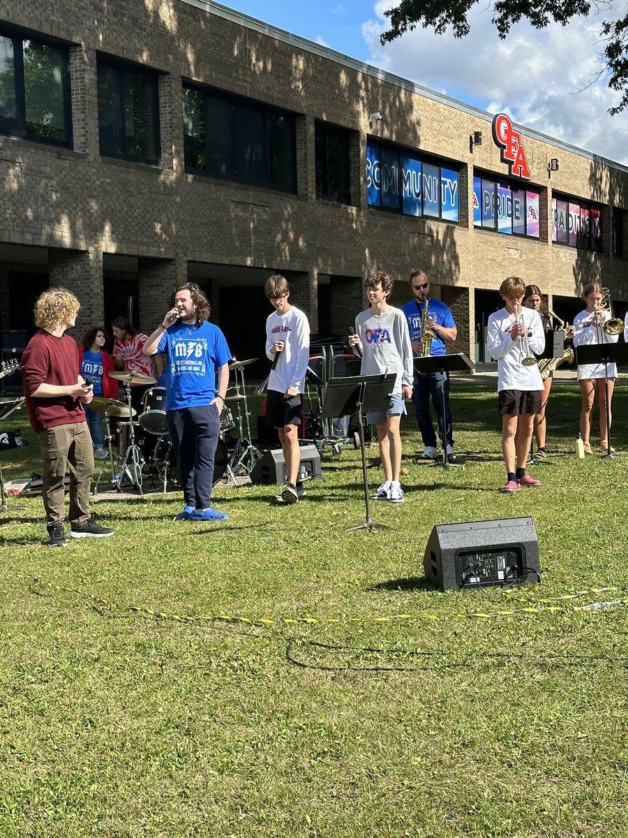 OaBoosters's tweet photo. Our music students were BUSY this weekend!  MTB &amp; Pep Band played at Pep Rally, MTB did a full set before 🏈game, Pep Band played during game,  Chambers sang Alma Mater and National Anthem at game, and MTB performed at Porch Fest today!  Great job supporting the OA Community! https://t.co/QRiUJNksoM