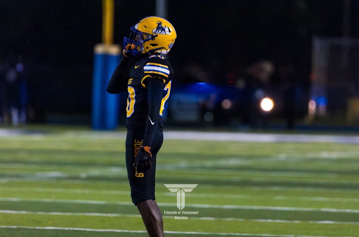 Humblebeast20_'s tweet image. 1 forced fumble 1 pbu 3 tackles and 1 catch allowed vs miami central this friday 💪🏽💯 @JerryRecruiting @ODFBall @Owls247 @Recruit2Illini @IamCOACH_T_Y @BlazeBarista @DBs__Only @Coach_2CAP @ColinWright_