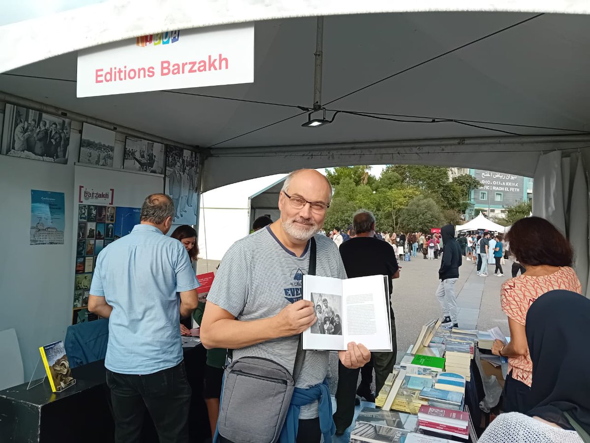 Ambassade_CZ_DZ's tweet photo. J'ai été très heureux d'accepter une invitation au 16e édition du Festival international de la bande dessinée d'#Alger (#FIBDA). J'ai pu constater l'enthousiasme des jeunes visiteurs en particulier, mais il est vrai que l'achat de bandes dessinées n'est pas une affaire bon marché, même dans mon pays.
Ce type de publication, qui associe le texte et l'image, pourrait peut-être favoriser aussi l'ouverture des lecteurs vers le monde de la littérature traditionnelle?
J'espère que l'année prochaine nous participerons à ce festival d'une manière ou d'une autre !