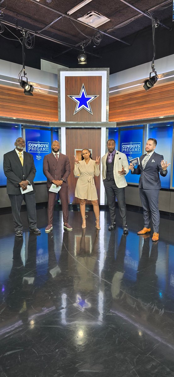 IamSTANBACK's tweet photo. It's go time for @dallascowboys
#pregamelive 
https://t.co/JbEJobWVpO https://t.co/Jx5vQ0ju9r