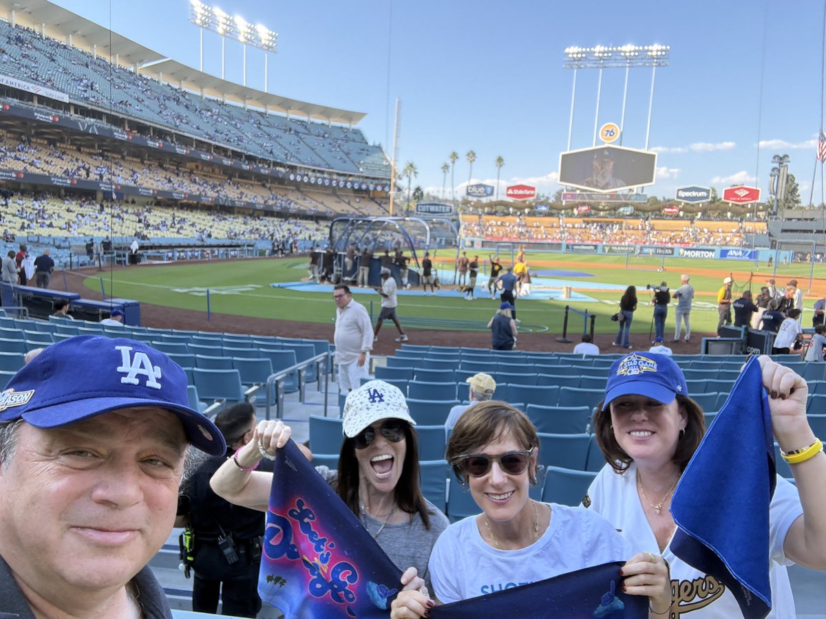 Wildaboutmusic's tweet photo. I am back in my happy place to cheer on @Dodgers tonight, but if you have any questions about ⁦@AMAs’⁩ #AMA50 special featuring ⁦@BradPaisley, ⁦@IAMJHUD⁩ @carrieunderwood⁩, ⁦@MariahCarey &amp; more ⁩ that’s airing starting in an hour on ⁦@CBS⁩, tweet me! https://t.co/P2yNf3ksB1