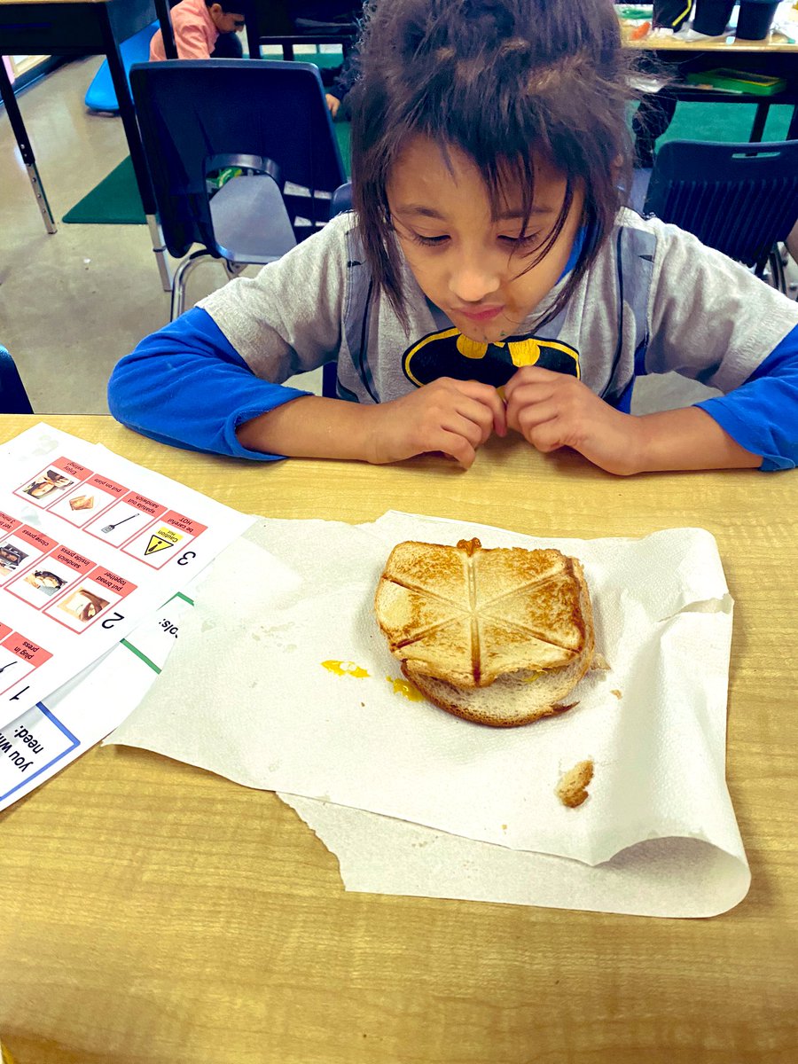 EastviewGAINS's tweet photo. Cooking grilled cheese 🌟@eastview_p https://t.co/676NlBVoYS