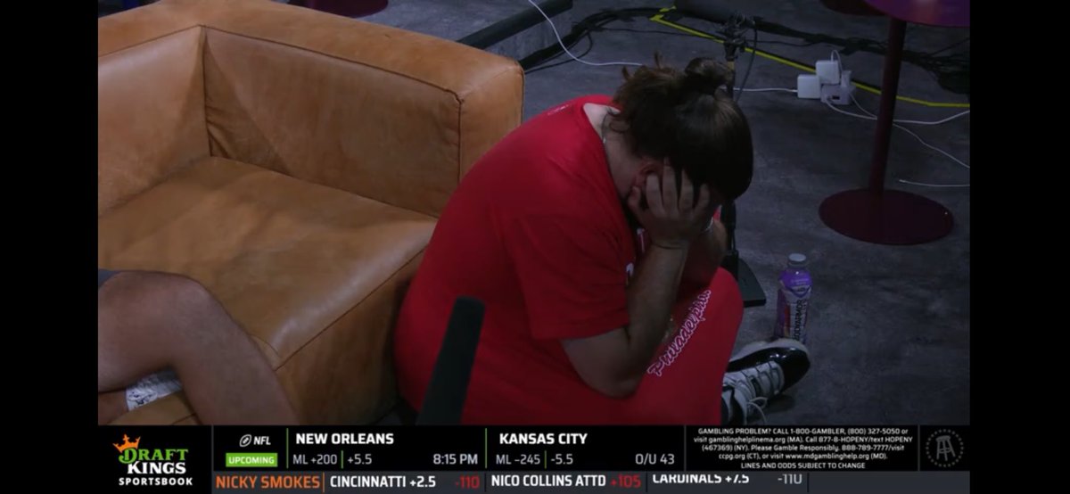 aaron_arruda1's tweet photo. @BarstoolBigCat when a kid is in timeout https://t.co/UCy2uAhOlG