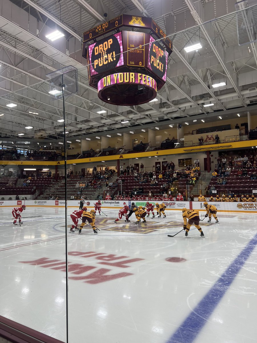 It’s always special when your alma mater visits your hometown — no matter the result! Happy to catch some BU Hockey again ❤️🤍