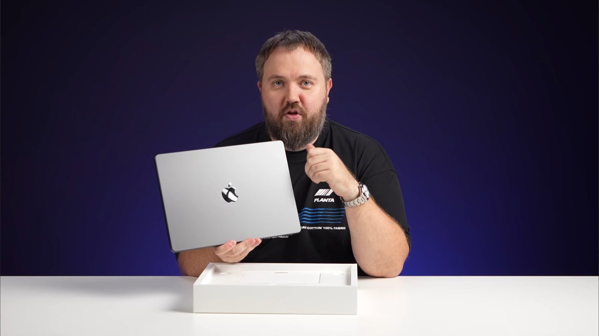 smartechdaily's tweet photo. يزعم مقطع فيديو فتح صندوق جديد على YouTube أنه يُظهر MacBookPro مقاس 14 بوصة مدعومًا بشريحة M4.
يحتوي MacBook Pro M4 في الفيديو على سعة تخزين 512Gb وذاكرة وصول عشوائي 16Gb وثلاثة منافذ Thunderbolt 4 ومنفذ HDMI وفتحة بطاقة SD وMagSafe.
تُظهر نتائج اختبار Geekbench أن شريحة M4 تتفوق على شريحة M3، بنتيجة أحادية النواة 3864 ونتيجة متعددة النواة 15288.
🔗 رابط المقطع:
https://t.co/AZuiQ6CUhC