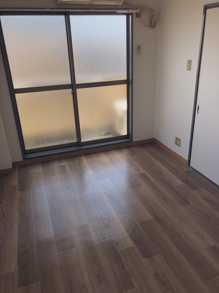 restart_1002's tweet photo. 住むお部屋が無い、社員寮を出なければいけない、お部屋を借りる際の初期費用が準備出来ない、生活保護を受給している。
様々な理由で住む場所が無い方がたくさんおられるます。
まずはご相談ください！
#居住支援
#ホームレス
#家電付き
#食料支援
#保証人不要　
#生活保護サポート
#ご相談受付中 https://t.co/MFEUkEcffs