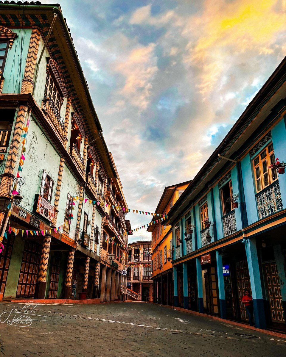 💖🏛️ En cada callejuela susurran historias de antaño... 🌿

#Zaruma #PuebloMagico #TravelEcuador #PostalesEcuador